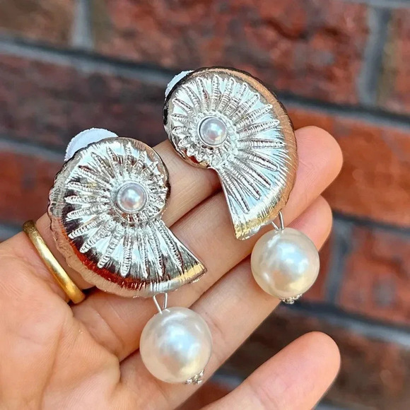 Seashell Pearl Snail Earrings - Picture 8 of 11
